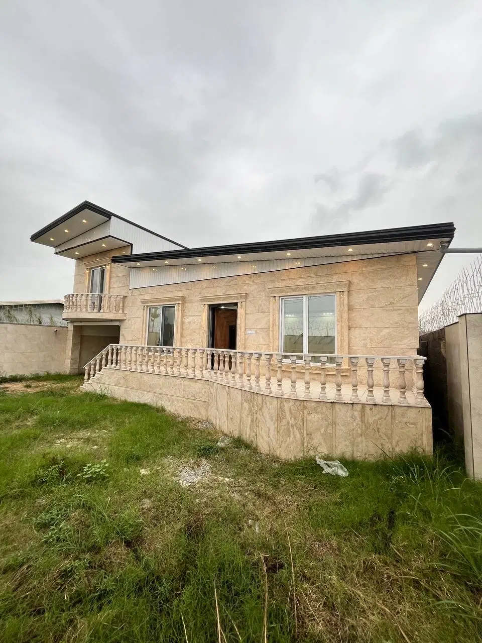 ویلای ۲۷۰ متری خوش ساخت با سند تک برگ _ تاپ لوکیشن