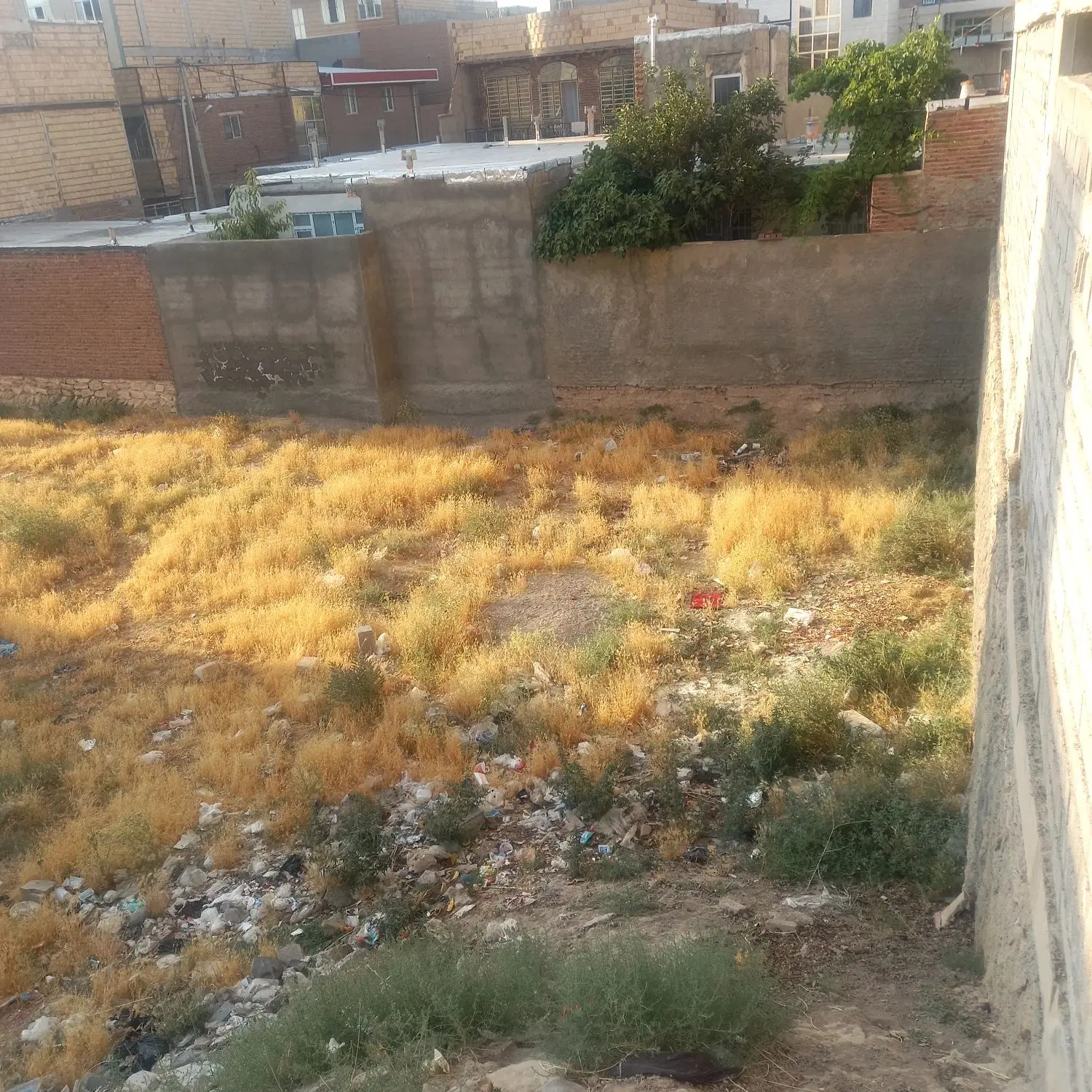 یک قطعه زمین مسکونی میدان مادر  قیمت ۲۹۰۰ ت