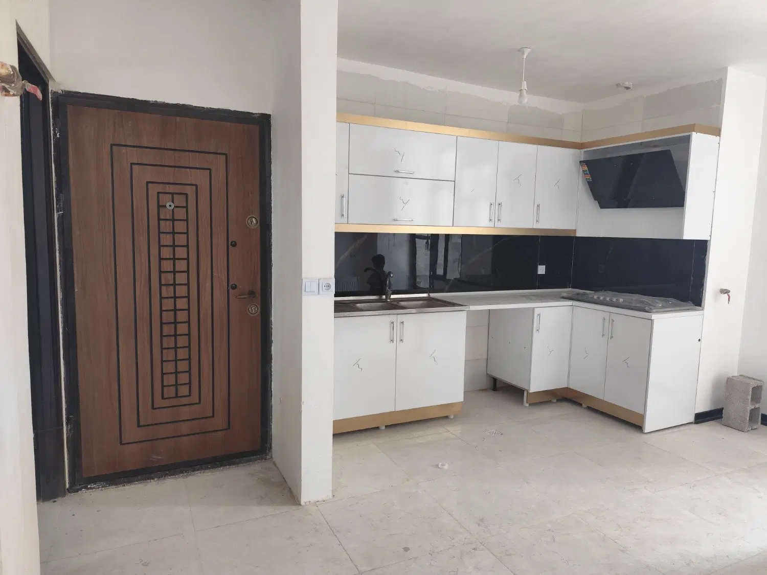 آپارتمان یک خواب با پارکینگ اختصاصی و آسانسور