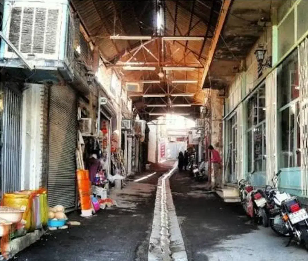 مغازه در بازار پیشوا