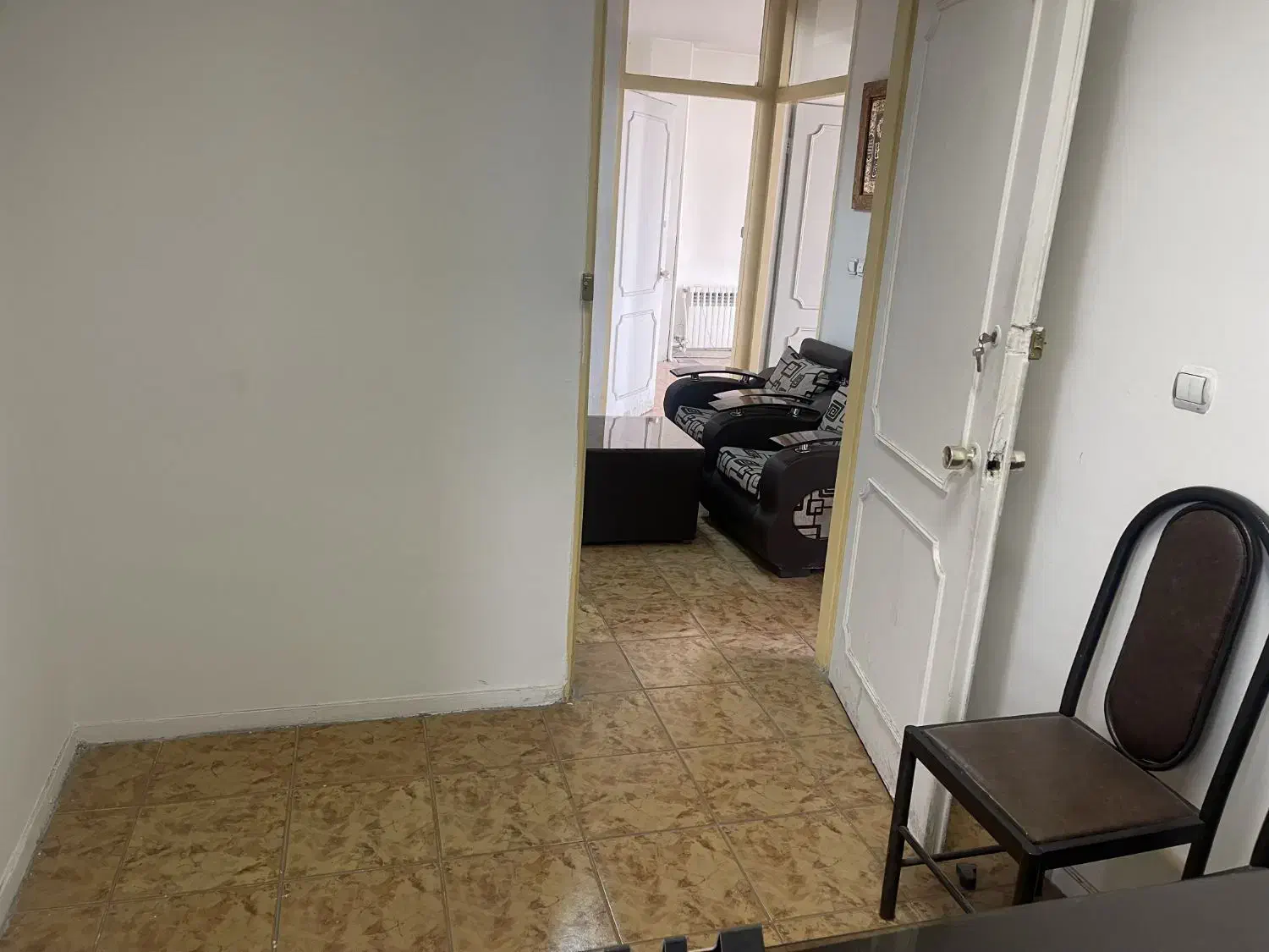 یک اتاق از یک واحد اداری اجاره داده میشود