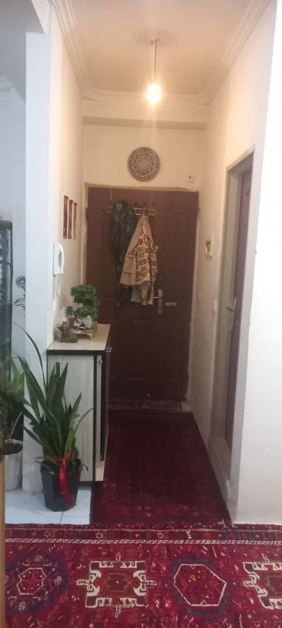 به رهن و اجاره داده میشود