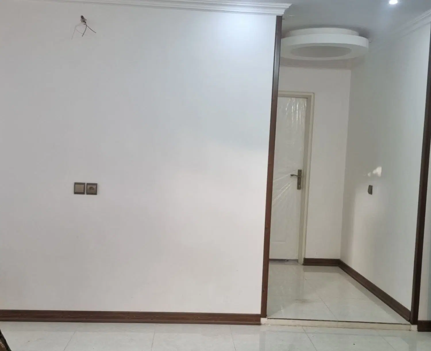 آپارتمان 2 خوابه 100 متری شخصی ساز نبش کمیل