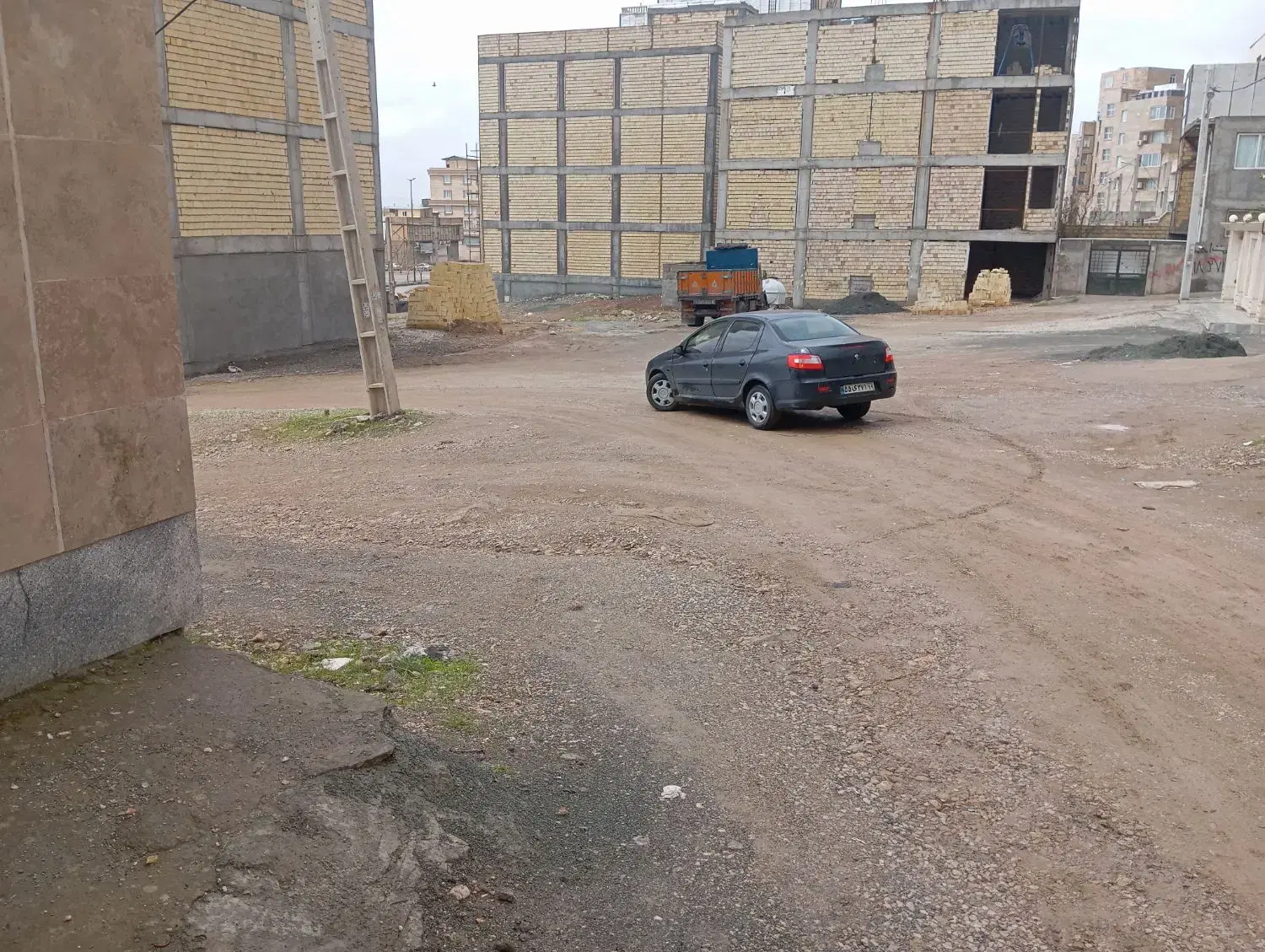 زمین دو کله ۱۶۲متری کرمانشاه دانش