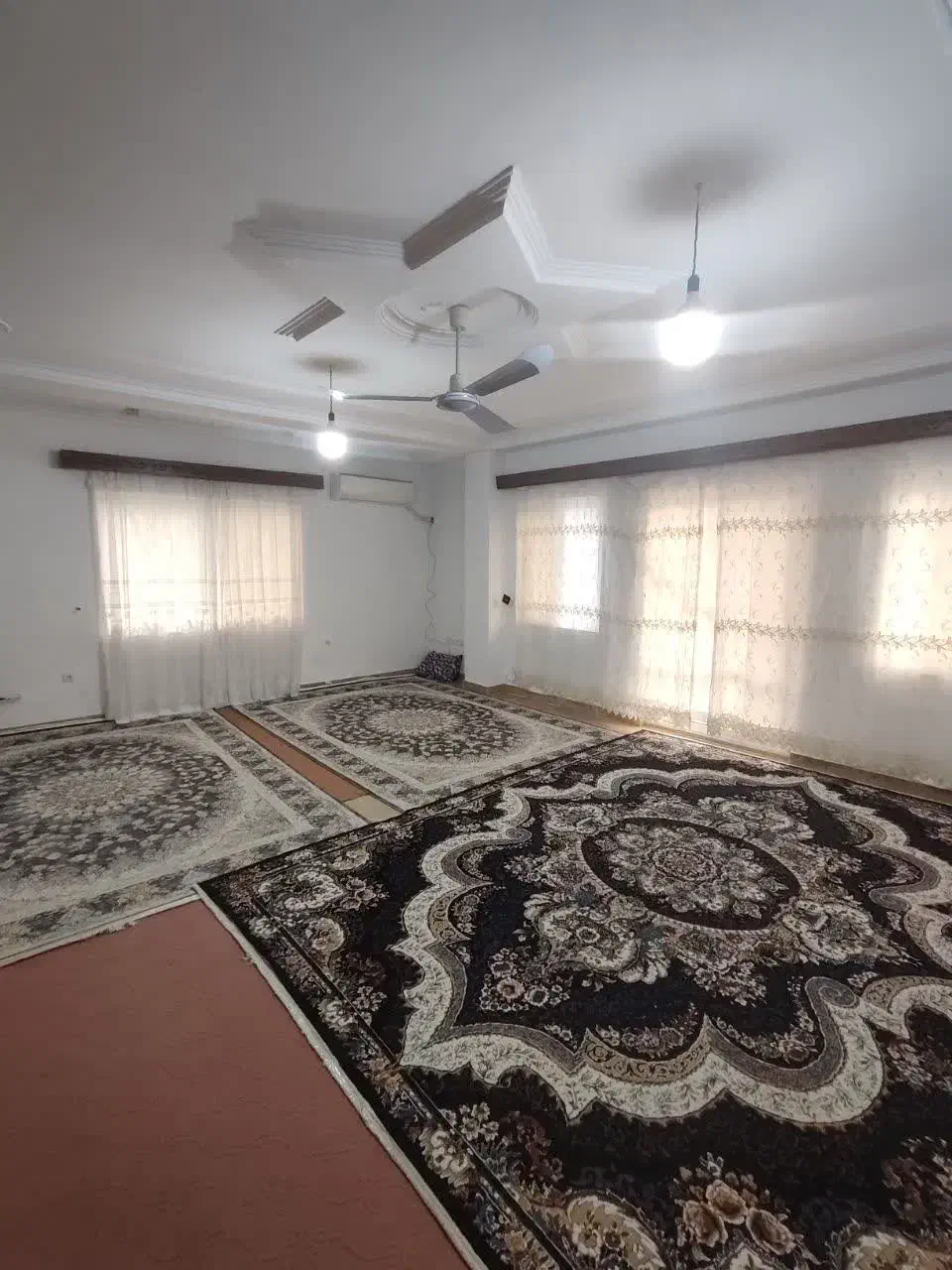 آپارتمان ۱۲۰ متری بزرگ با امکانات و تمیز