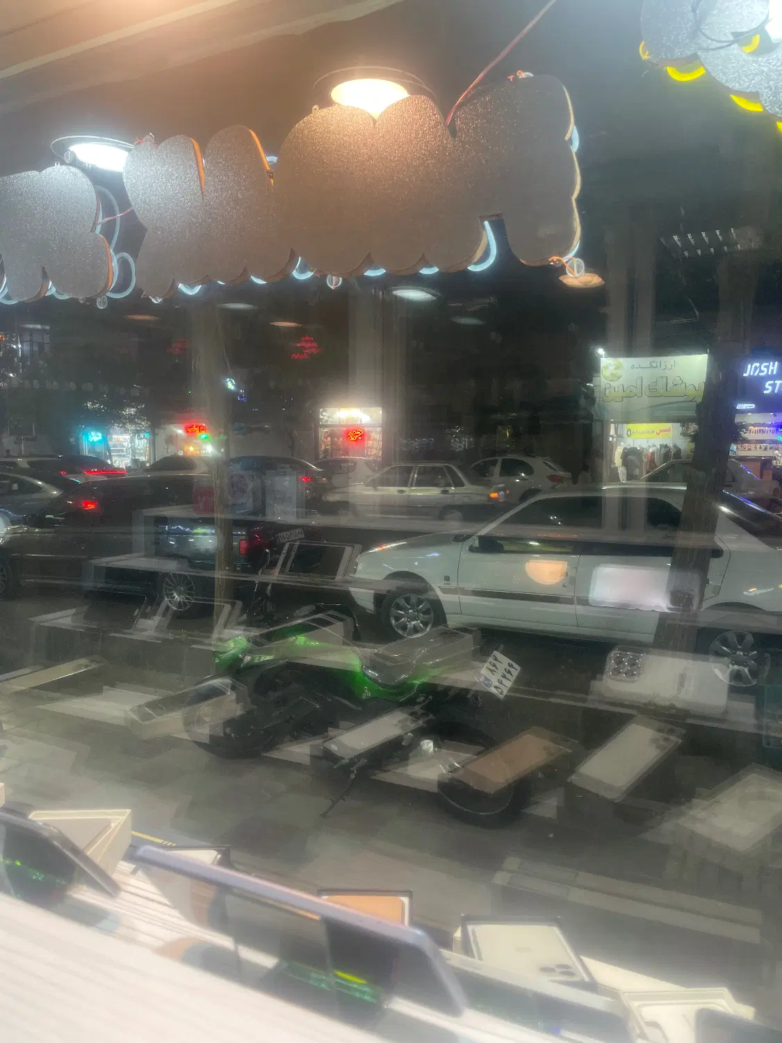 مغازه تجاری پشت پاساژ مجید