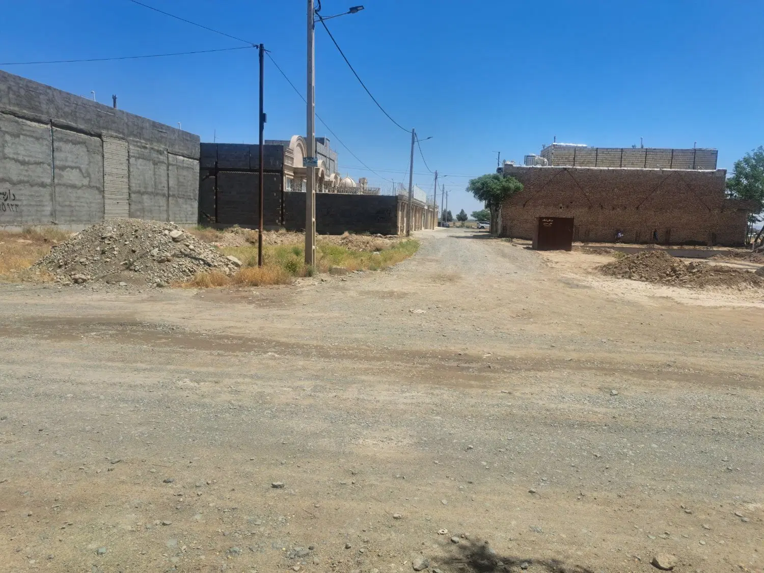زمین دونبش با پروانه