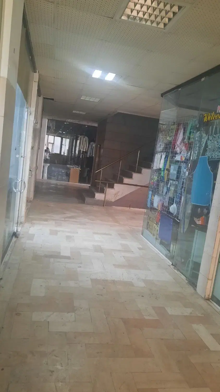 مغازه ۱۳ متری انتهای  جهانگیری مجتمع چهار سوق