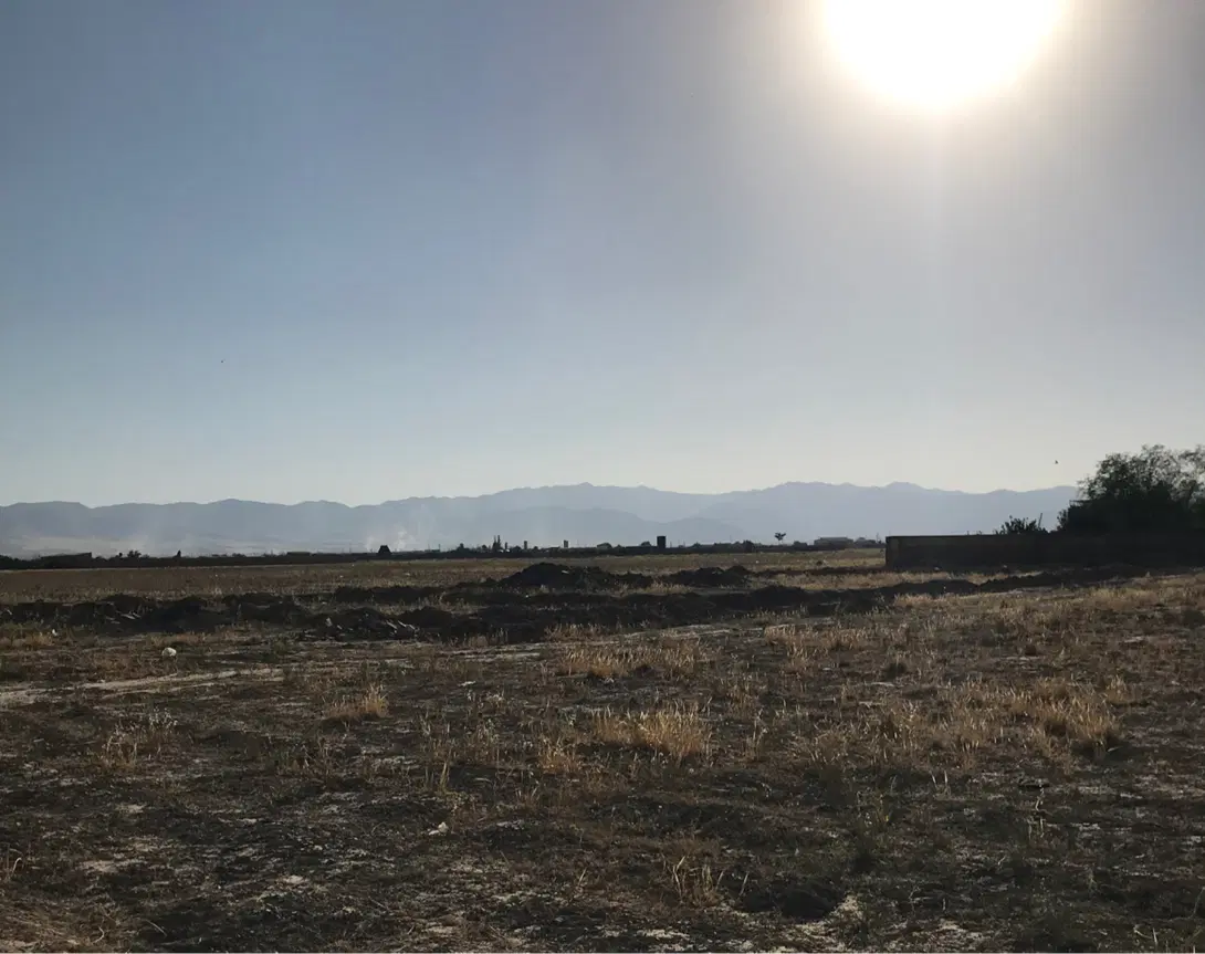 زمین ابتدای جاده آزاد مرز اباد میقان