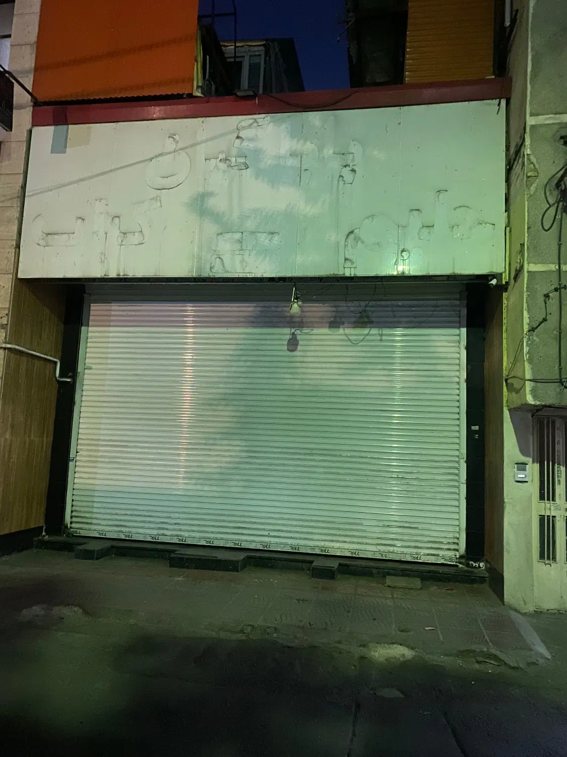 فروش سی متر مغازه دو بر