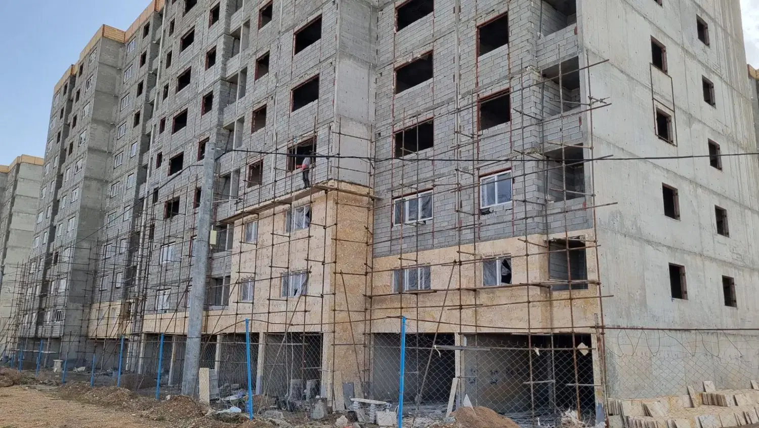 آپارتمان 95 متری گلبهار فول تحویل سال آینده