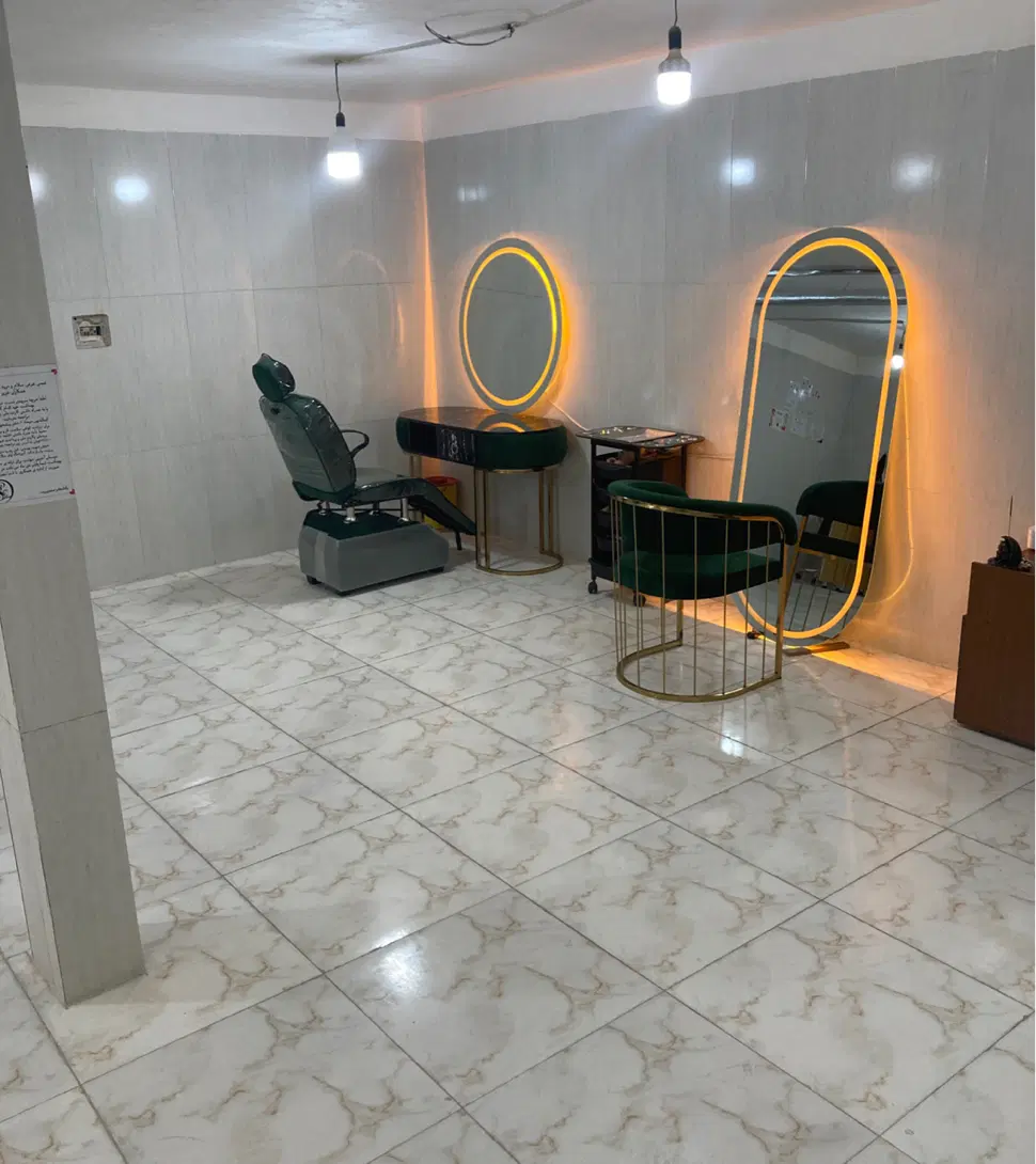 ۹۰ متر تجاری_اداری در خیابان اصلی حصارک بالا