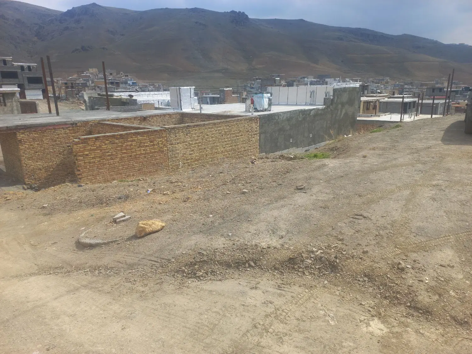 زمین ۱۰۰ متری نایسر