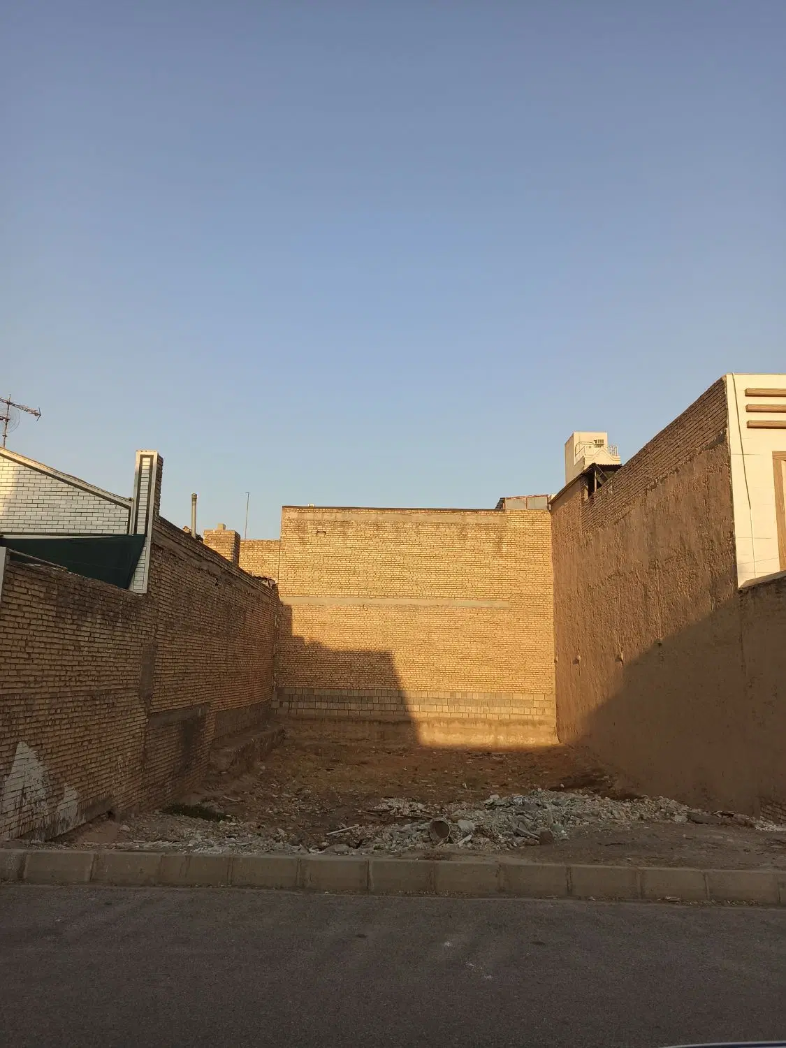 فروش زمین ۲۱۰ متری زیر قیمت