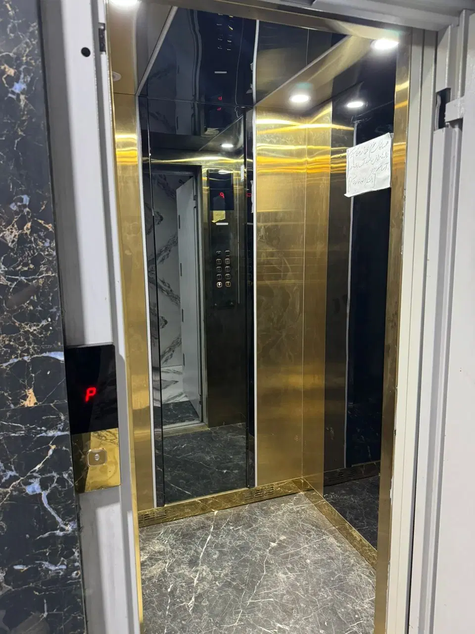 واحد۱۲۰ متری طبقه اول پارکینگ اختصاصی عدم خلافی
