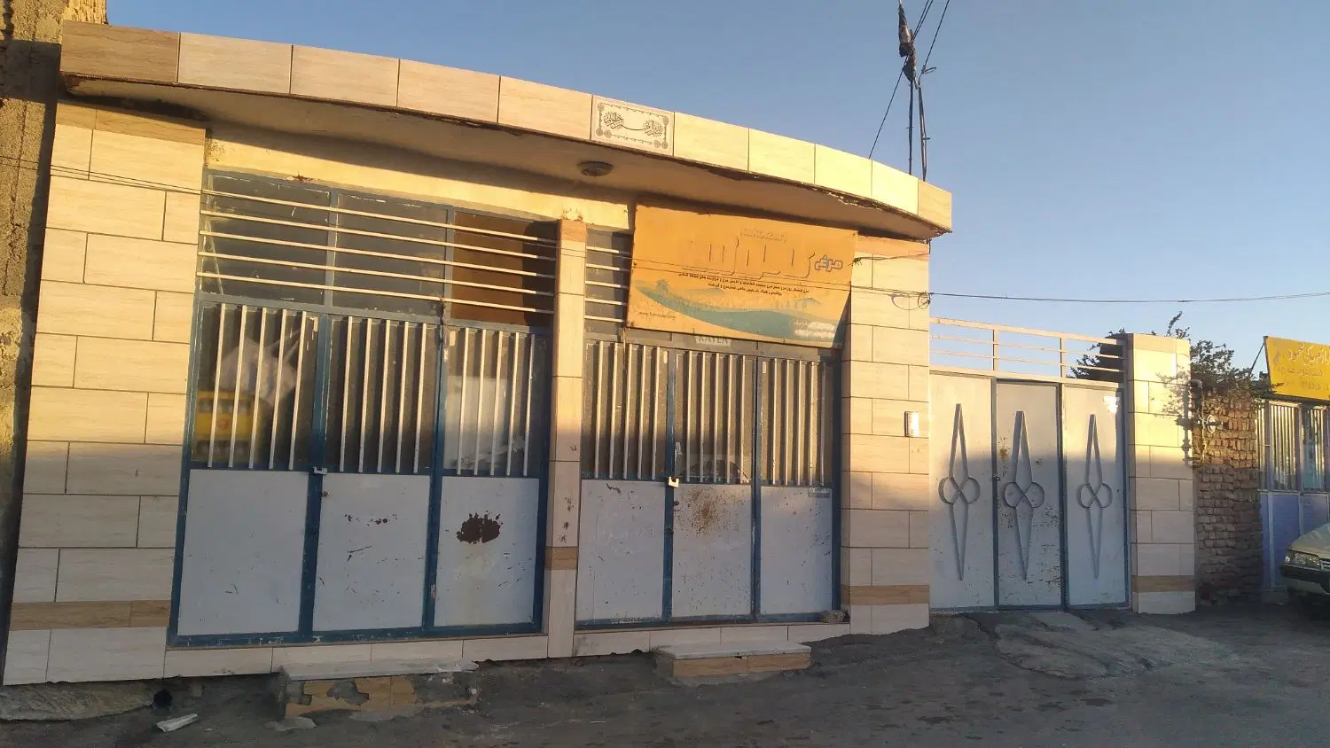 منزل فروشی همراه دوعددمغازه