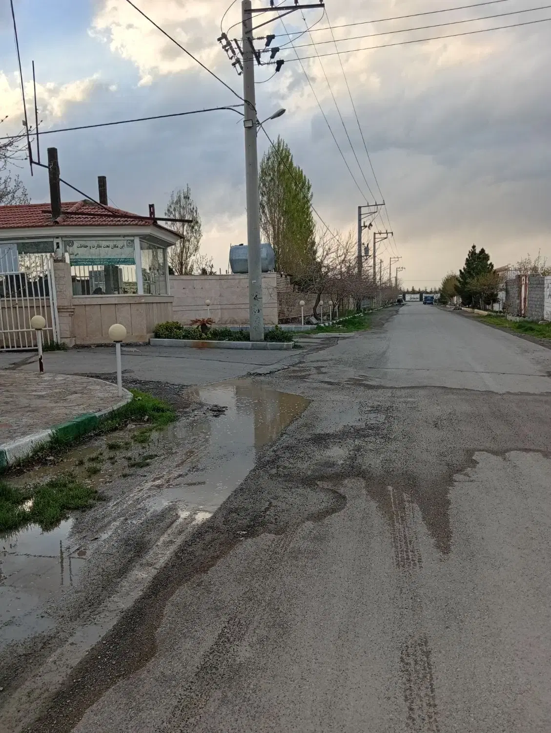 زمین ۱۰۰۰متری دور دیوار کاهو شرکت برق(۱۸۰۰)