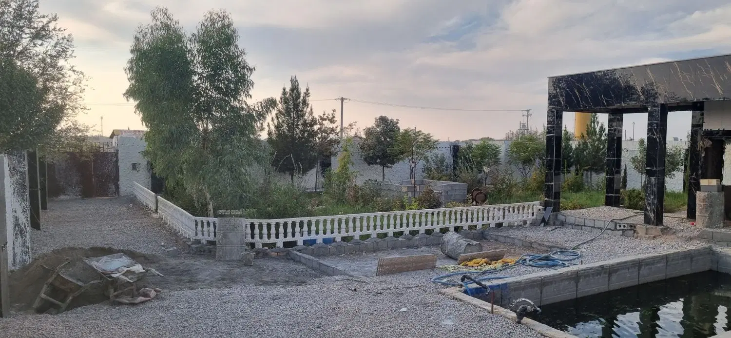 باغ نیمه کاره ۸۰۰ متری با مجوزات