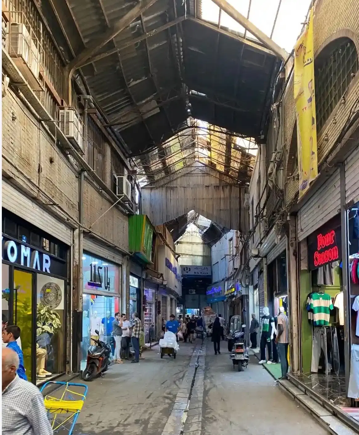 مغازه در بازار آهنگران