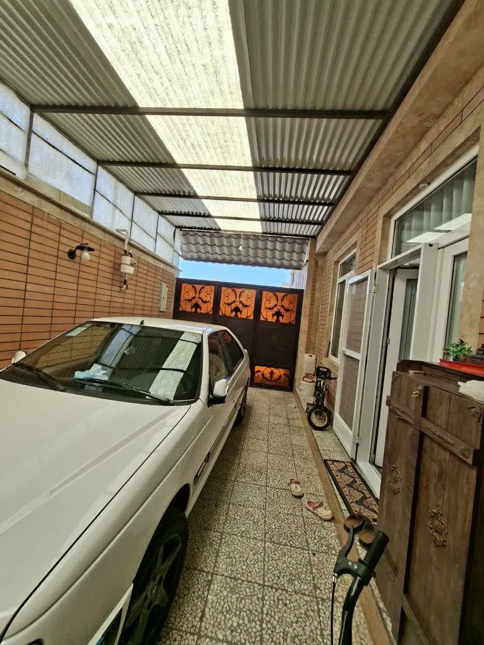 منزل فروشی همکف دارای دوخواب و دارای دوحیاط