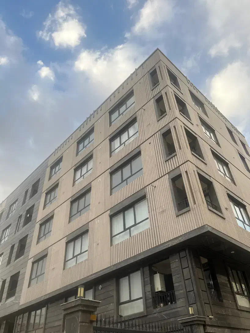 ۱۱۰ متر دو خواب دسترسی عالی به مترو
