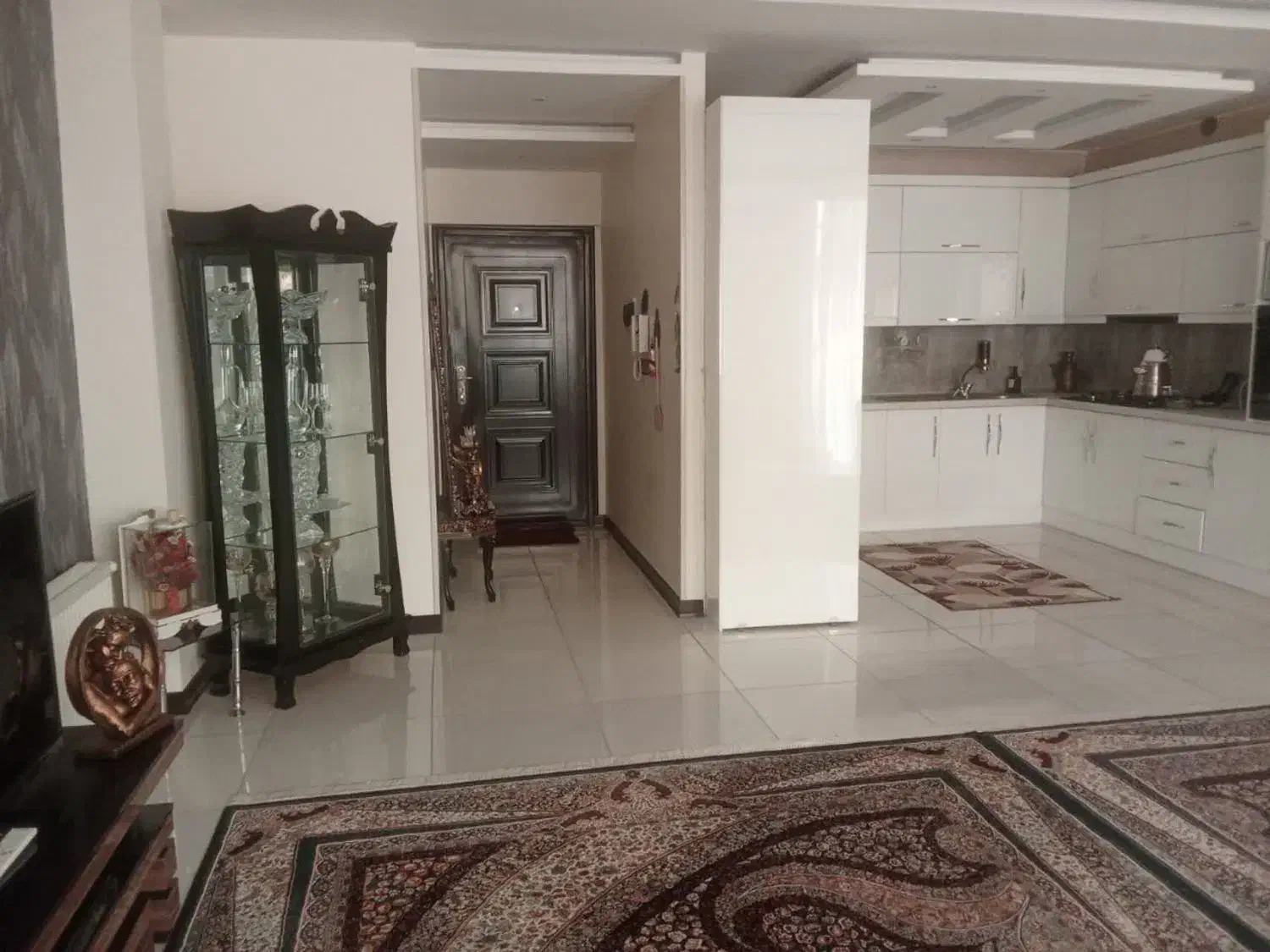 اپارتمان همکف سه واحد