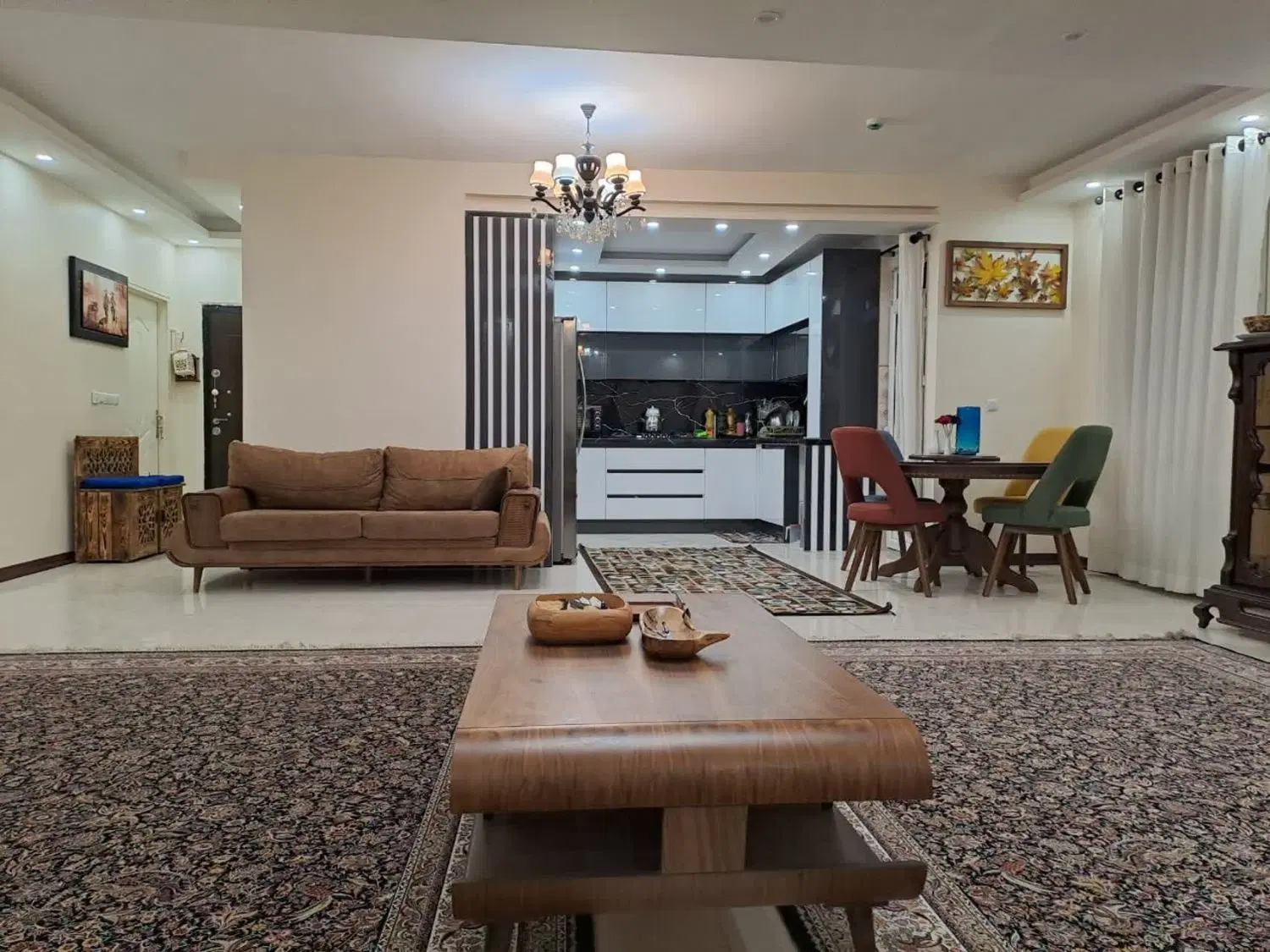 خانه قابل سکونت با جواز چهار طبقه