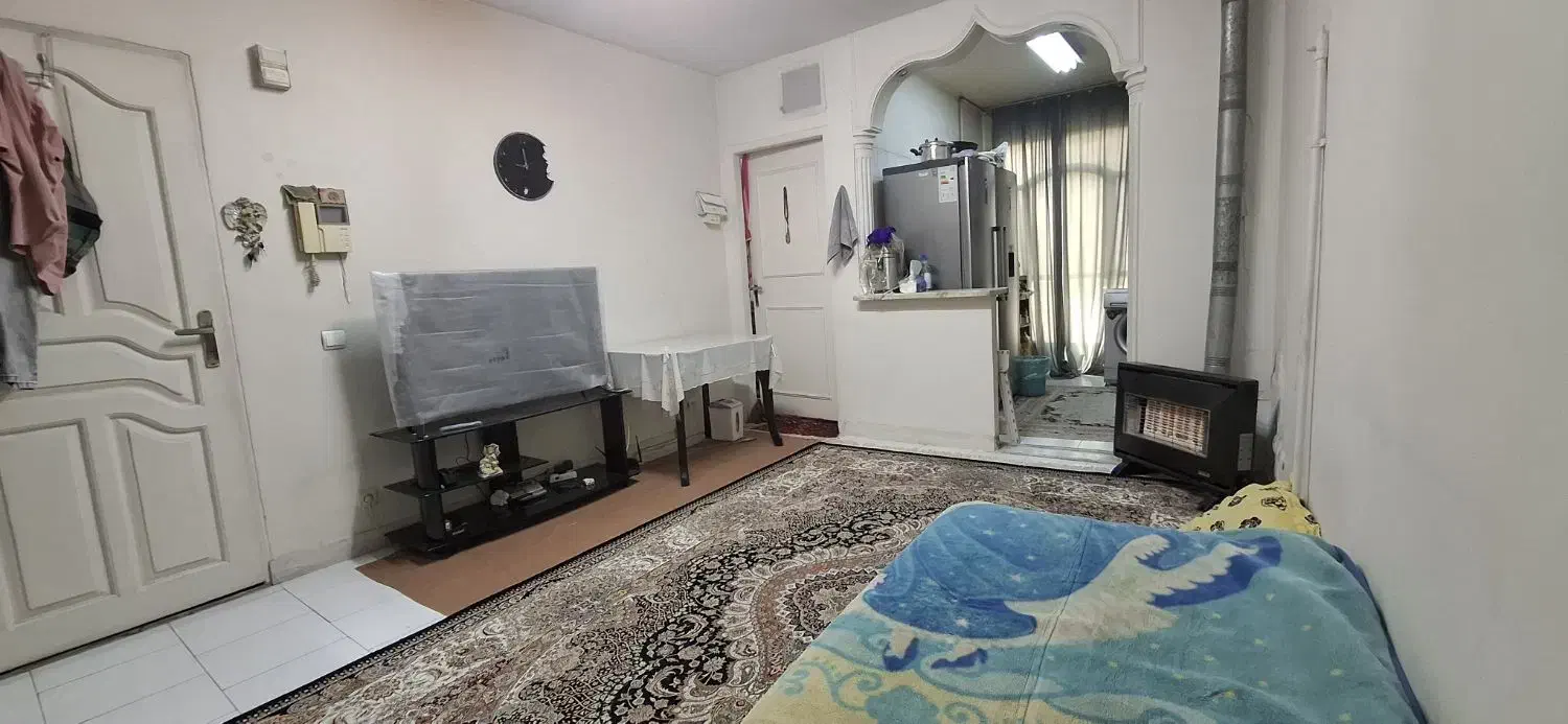 ۴۰ متر_یک خواب_ابتدای یادگار‌،هرمزان