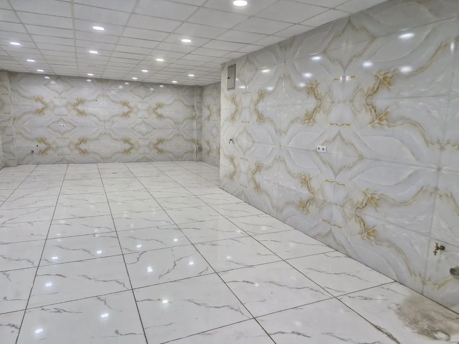 مغازه 70 متری