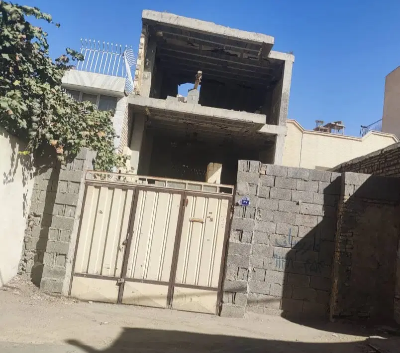 فروش یه پلاک ۱۲۰ متری سقف و ستون زده شده