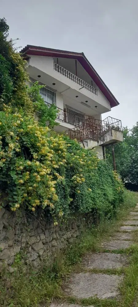 ۴۰۰ متر بنا ویلایی در ۱۰۰۰ متر زمین با سند تک برگ