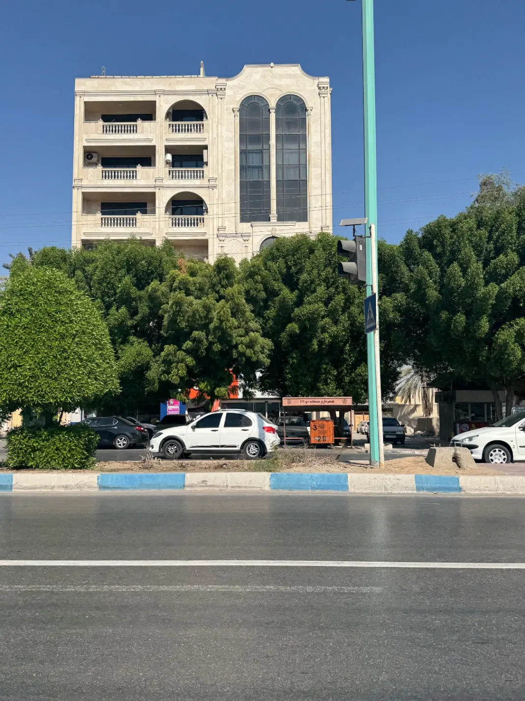 فروش آپارتمان ۳خواب حیاط دار