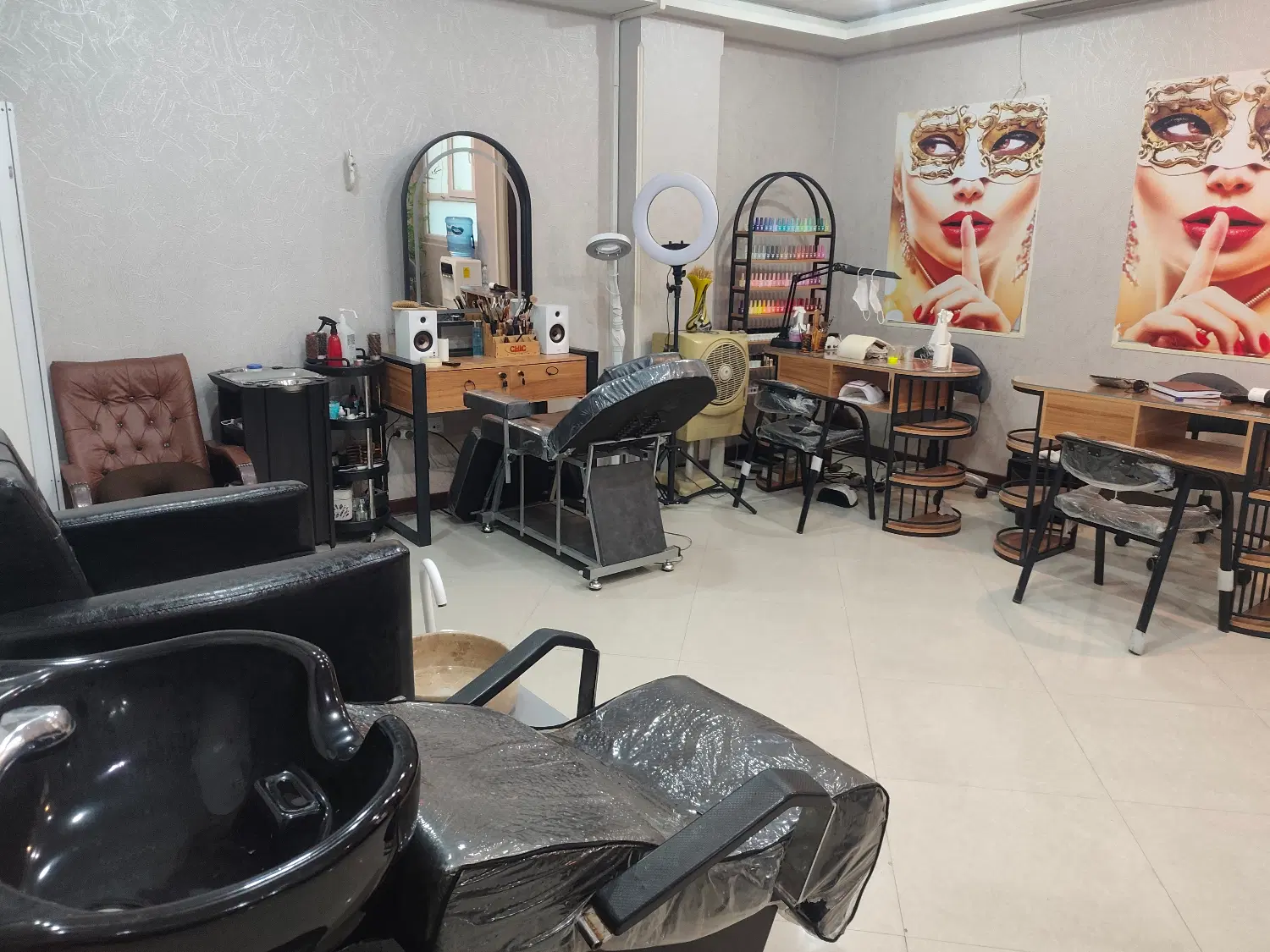 اجاره اتاق ، اجاره میز ناخن