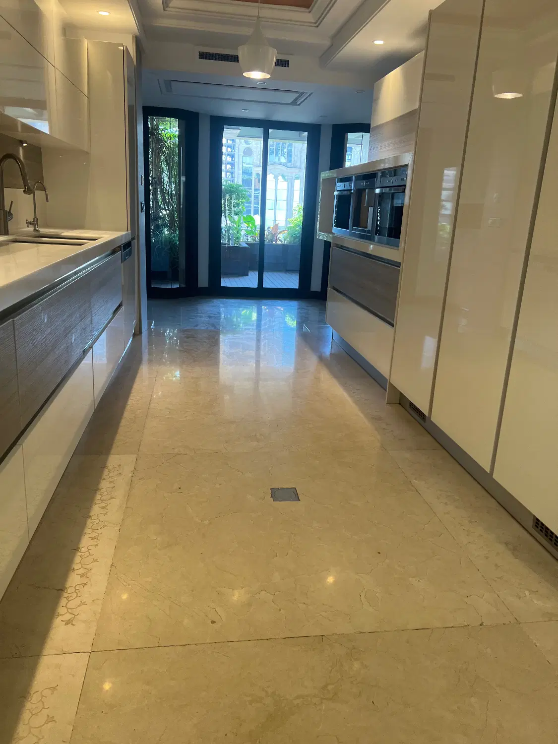 فرشته تاپ لوکیشن ۳۷۰ متر 4 خواب سوییت مجزا