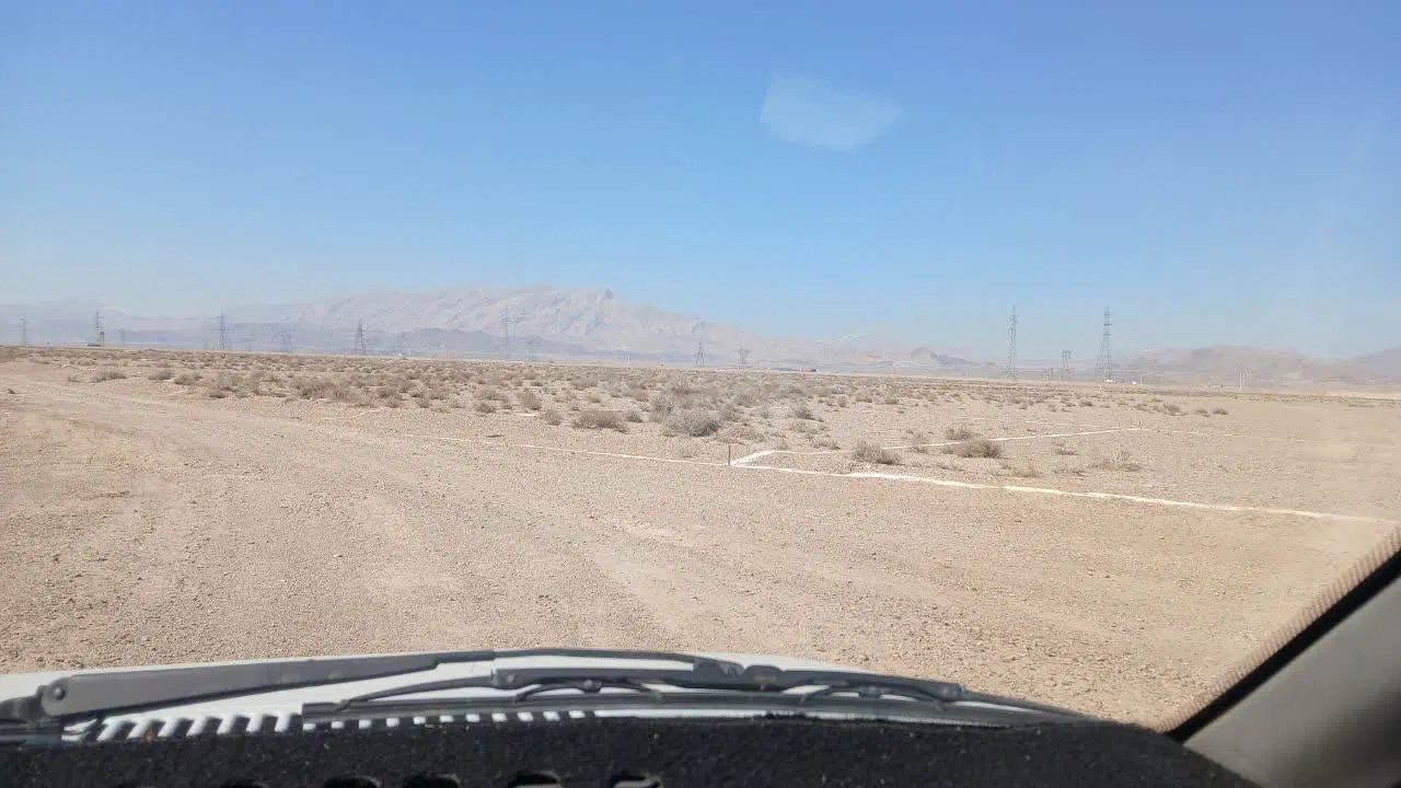 زمین خیابان شهدا اخرین کوچه سمت چپ