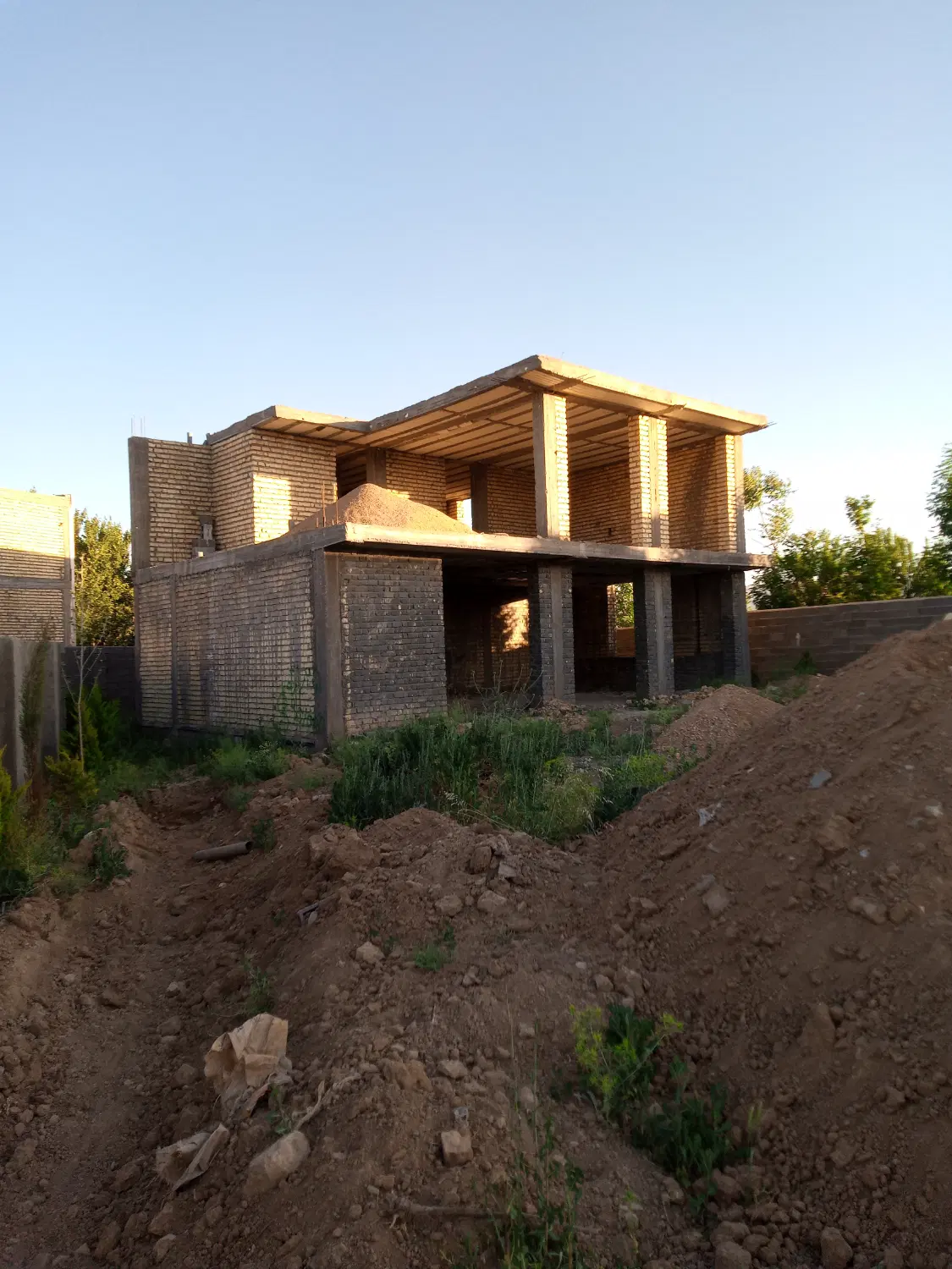 باغ ۱۰۴۰ متر بهترین جای جاده خانزنیان به قلات