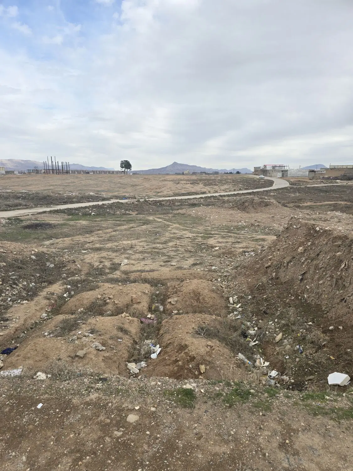 زمین ۲۰۰ متر دانش اموز