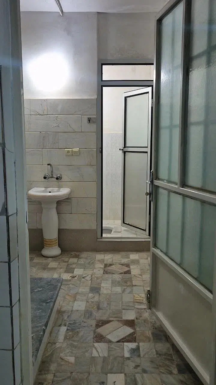 اجاره زیرزمین ۱۲۰ متری پرنور و حیاط دار