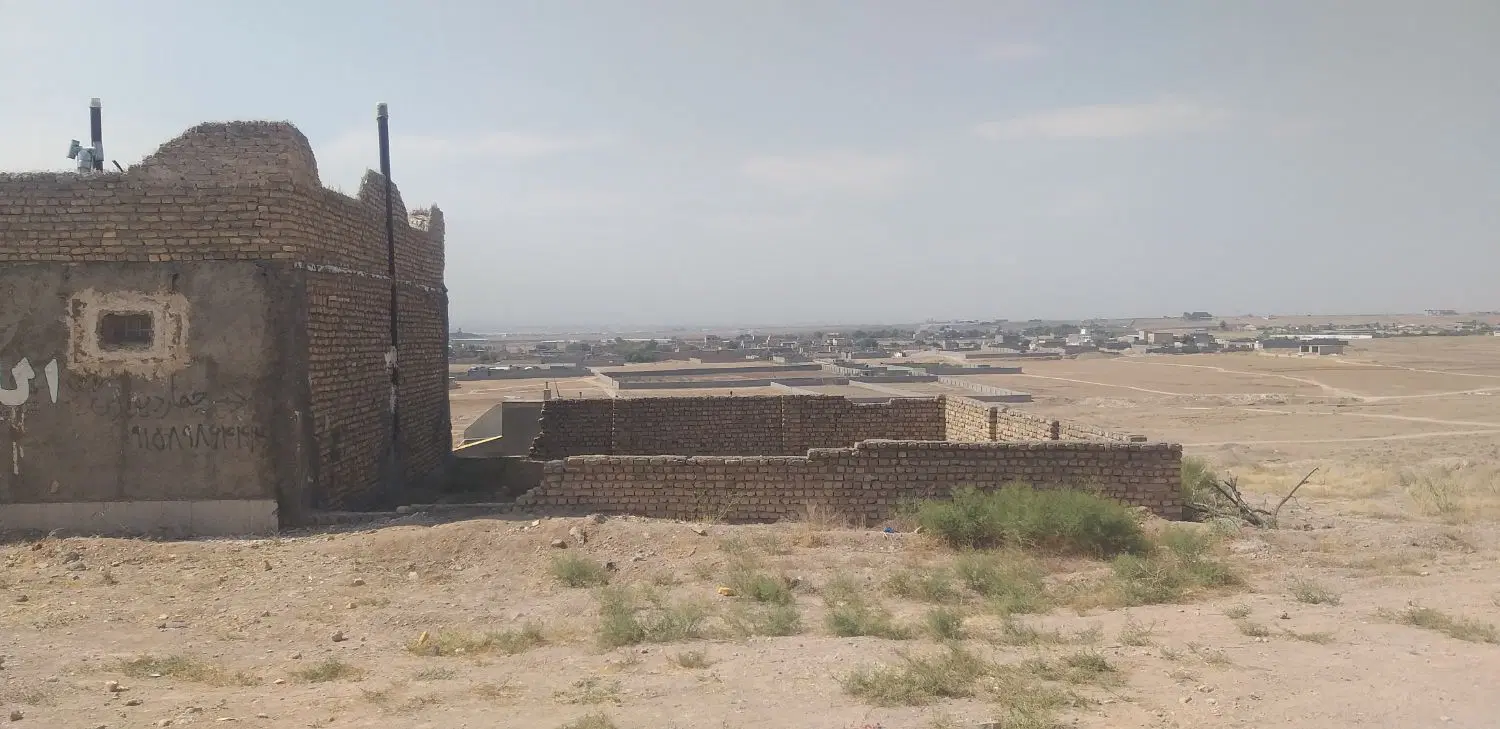 زمین با مساحت ۱۰۰ متر مربع به فروش میرسد