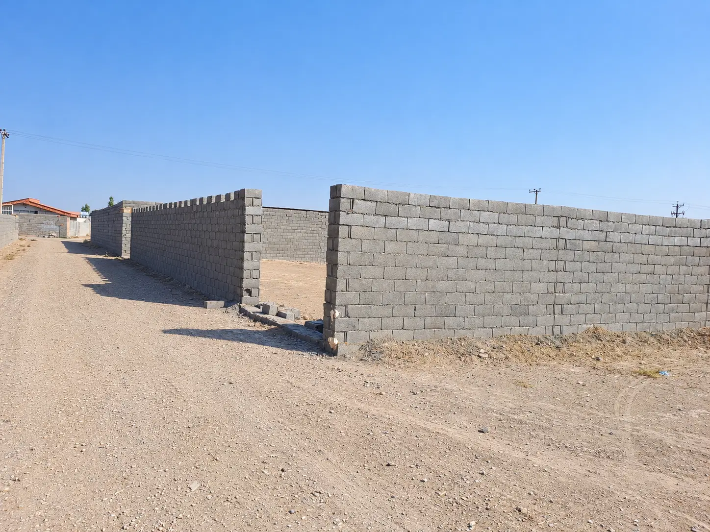 فروش زمین دیوارکشی‌شده ۷۳۰ متر با قیمت مناسب