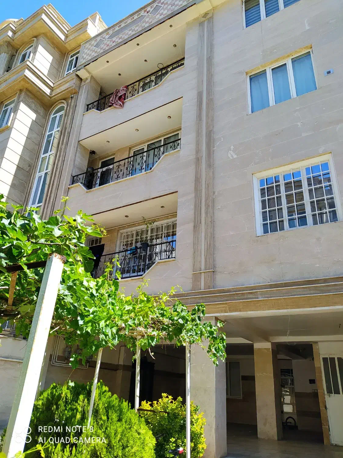 خانه سه طبقه ویلایی