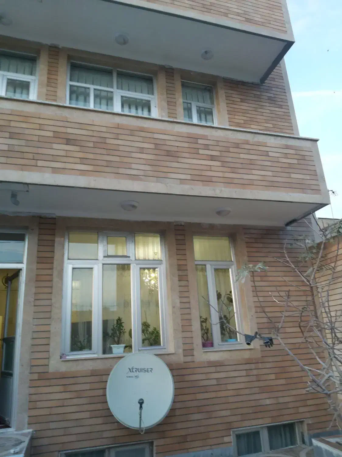 فروش حیاط دربست دو طبقه در سرباز شهید