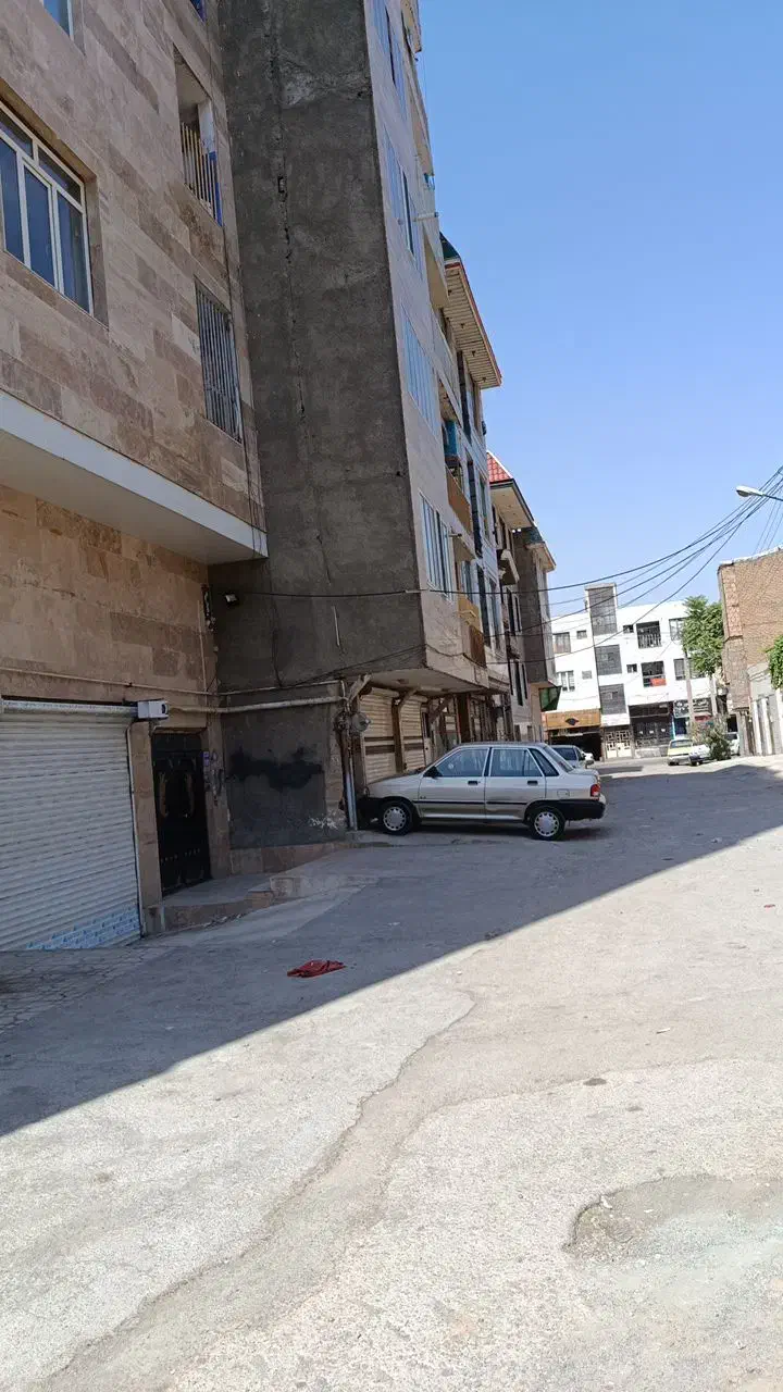 یک واحد آپارتمان مسکن بر خ اصلی از دوطرف