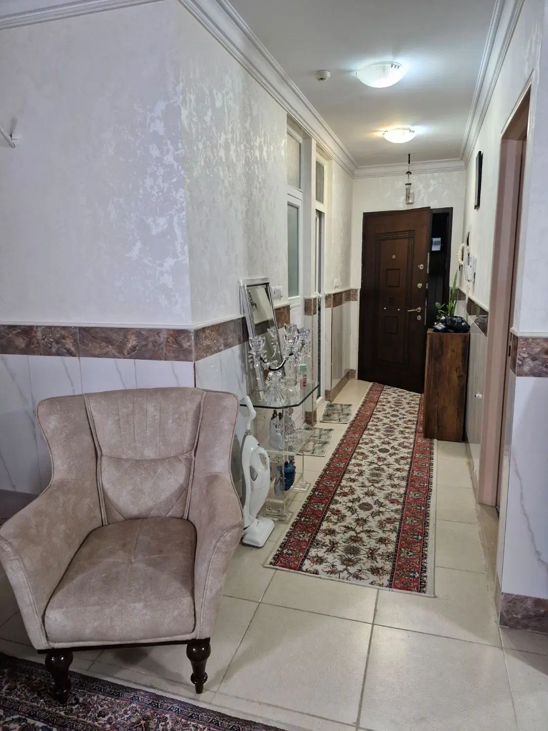 یک آپارتمان ۱۲۰ متری شیک و تمیز