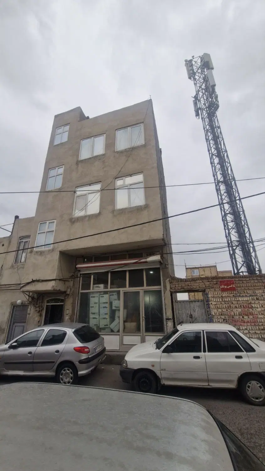 ساختمان دوطبقه با مغازه در آخماقیه