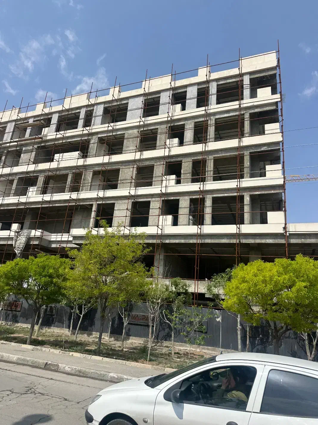 اپارتمان 105 متر فول امکانات