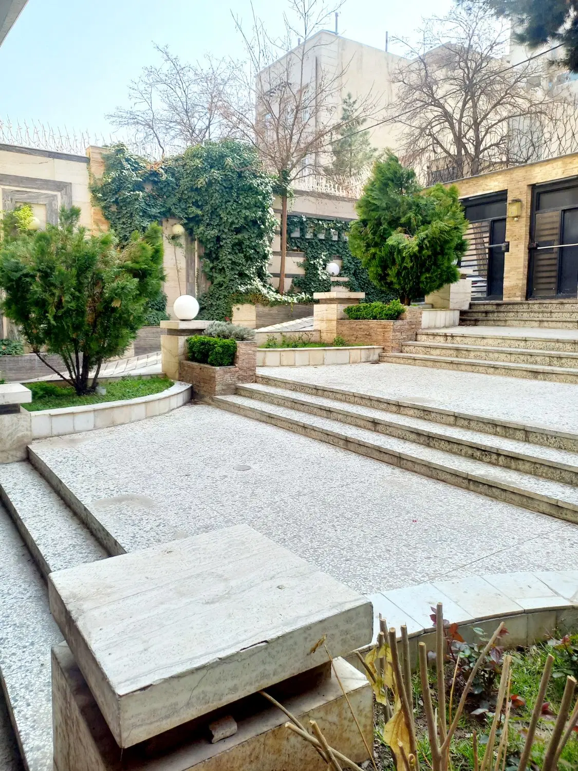 ۱۷۱ متر سه خواب لوکیشن بی نظیر