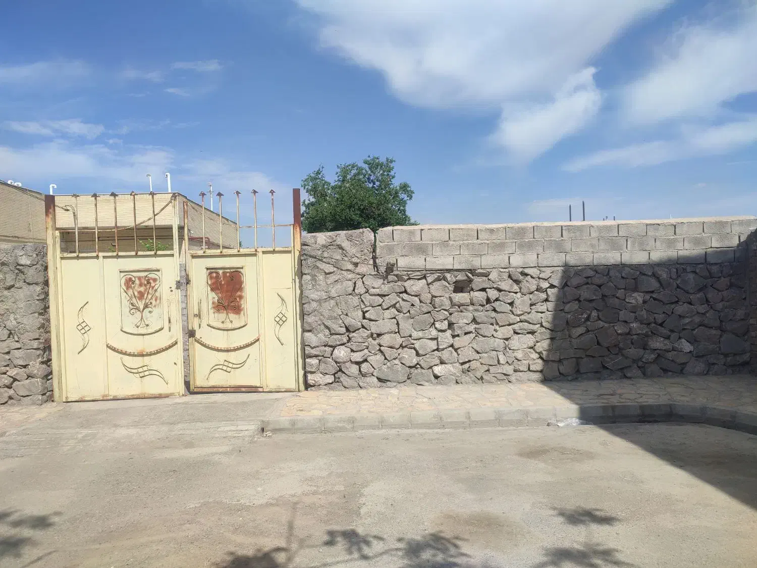 انباری بزرگ