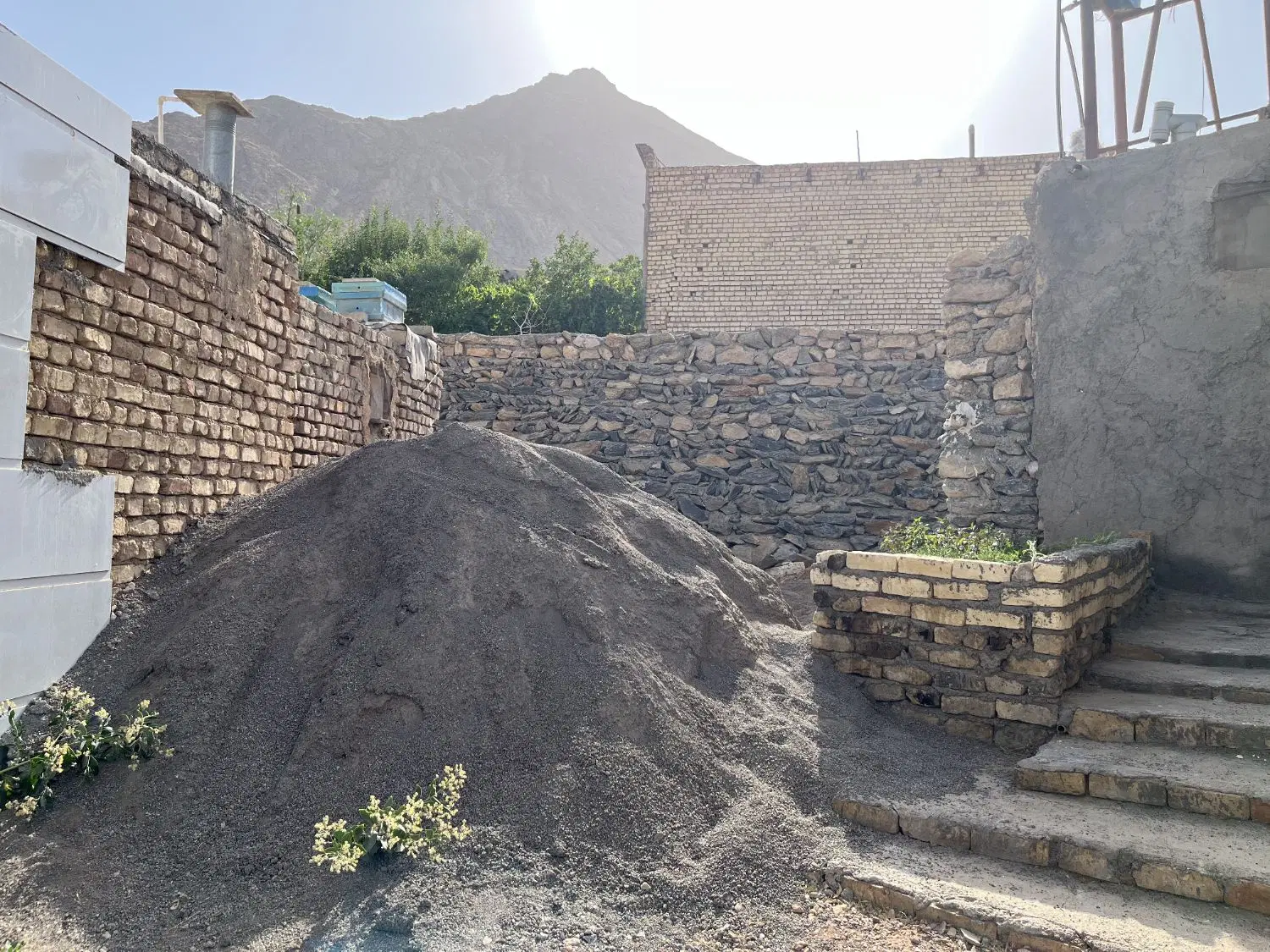 زمین استثنائی در برزک