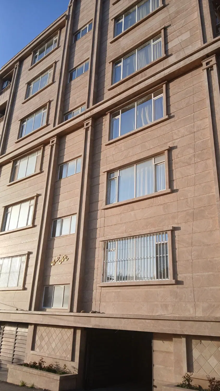 الهیه کاشانی _ کوچه رضوان مدنی ۱۰۰ متر دو خوابه